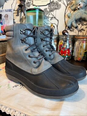 EUC  Goodfellow & Co Men's Two-Tone Waterproof Duck Boots in gray and black. The